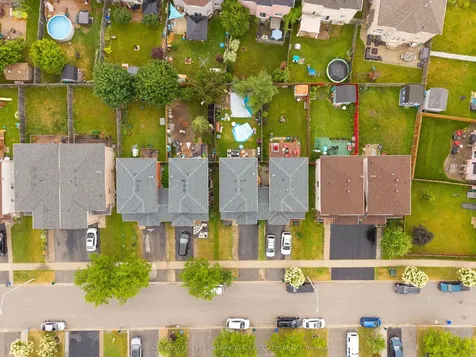 11 Raymond Crescent Barrie ON L4N 0V4