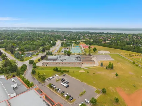 11 Raymond Crescent Barrie ON L4N 0V4