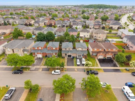 11 Raymond Crescent Barrie ON L4N 0V4