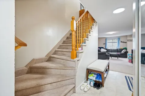 11 Raymond Crescent Barrie ON L4N 0V4