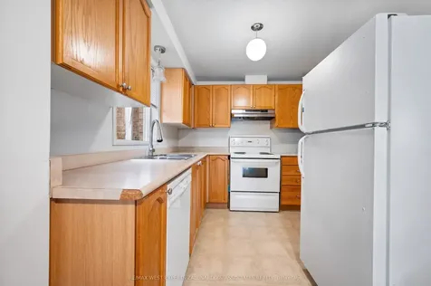 11 Raymond Crescent Barrie ON L4N 0V4