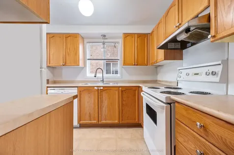 11 Raymond Crescent Barrie ON L4N 0V4