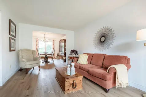 26 Kenny Crescent Barrie ON L4N 6C9