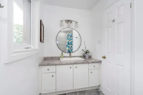 26 Kenny Crescent Barrie ON L4N 6C9