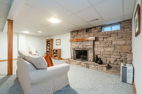 26 Kenny Crescent Barrie ON L4N 6C9