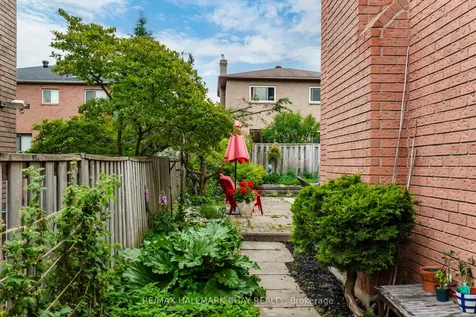 26 Kenny Crescent Barrie ON L4N 6C9