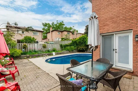 26 Kenny Crescent Barrie ON L4N 6C9