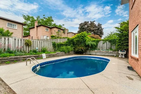 26 Kenny Crescent Barrie ON L4N 6C9