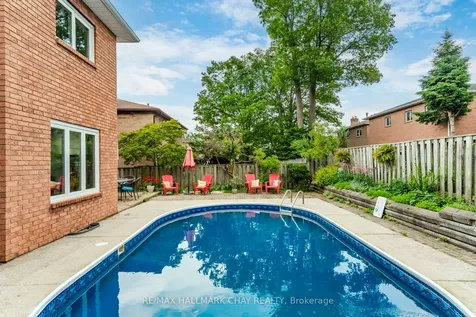 26 Kenny Crescent Barrie ON L4N 6C9