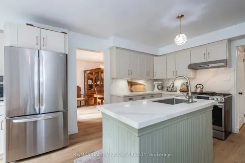 26 Kenny Crescent Barrie ON L4N 6C9