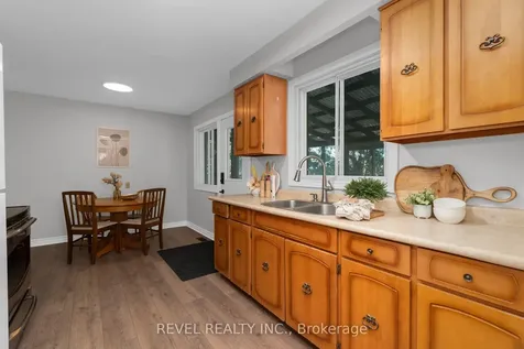 22 Belcourt Avenue Barrie ON L4M 4E3