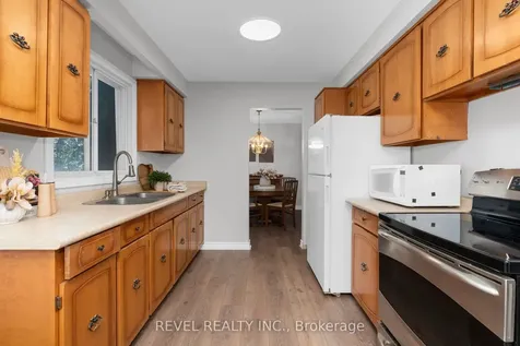 22 Belcourt Avenue Barrie ON L4M 4E3