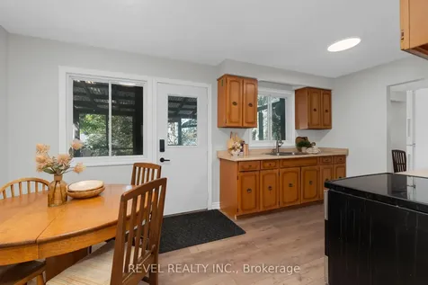 22 Belcourt Avenue Barrie ON L4M 4E3