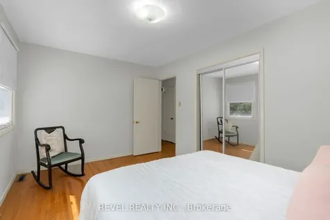 22 Belcourt Avenue Barrie ON L4M 4E3