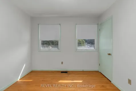 22 Belcourt Avenue Barrie ON L4M 4E3