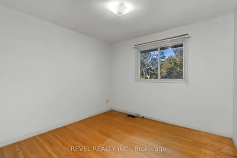 22 Belcourt Avenue Barrie ON L4M 4E3