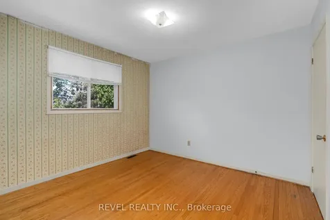 22 Belcourt Avenue Barrie ON L4M 4E3