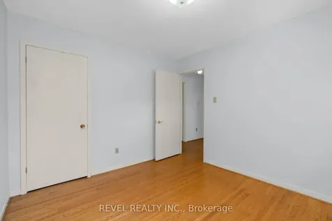 22 Belcourt Avenue Barrie ON L4M 4E3