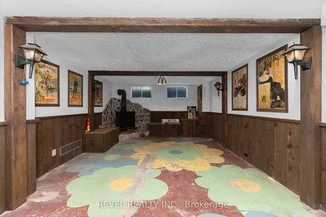 22 Belcourt Avenue Barrie ON L4M 4E3