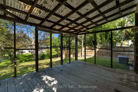 22 Belcourt Avenue Barrie ON L4M 4E3