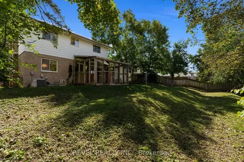 22 Belcourt Avenue Barrie ON L4M 4E3