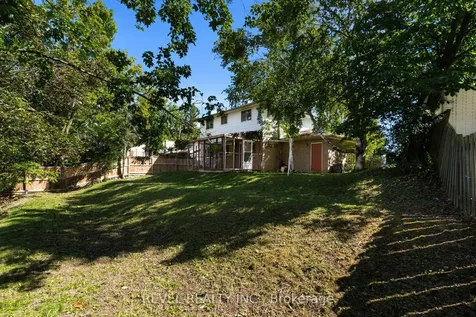 22 Belcourt Avenue Barrie ON L4M 4E3