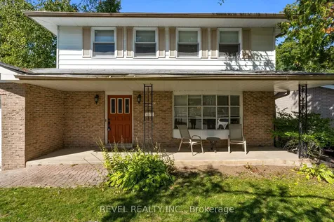 22 Belcourt Avenue Barrie ON L4M 4E3