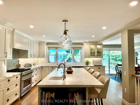 42 Dalton Street Barrie ON L4N 1M3