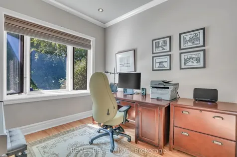 42 Dalton Street Barrie ON L4N 1M3