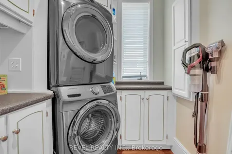 42 Dalton Street Barrie ON L4N 1M3