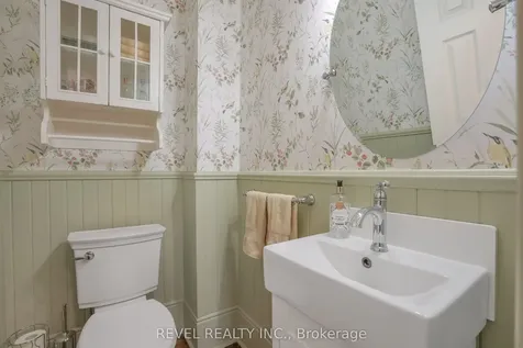 42 Dalton Street Barrie ON L4N 1M3