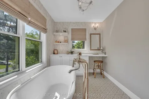 42 Dalton Street Barrie ON L4N 1M3