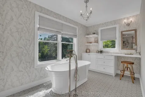 42 Dalton Street Barrie ON L4N 1M3