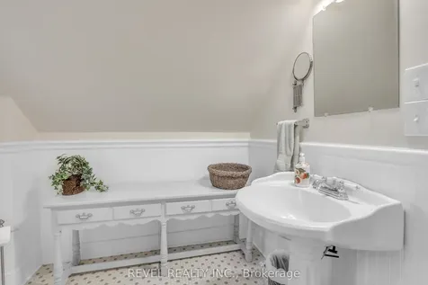 42 Dalton Street Barrie ON L4N 1M3