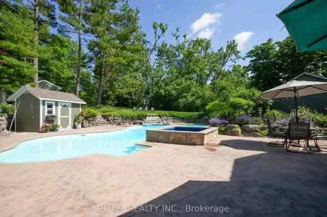 42 Dalton Street Barrie ON L4N 1M3