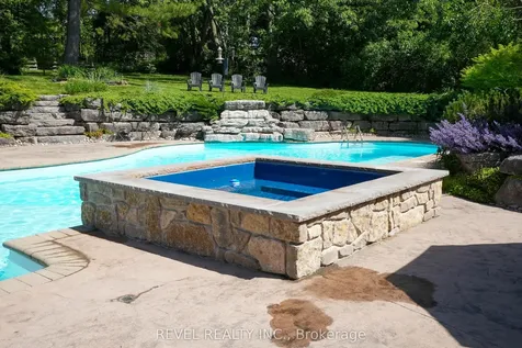 42 Dalton Street Barrie ON L4N 1M3