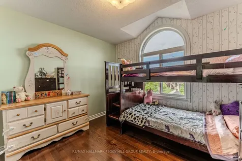 17 Bartor Boulevard Barrie ON L4N 5Y7