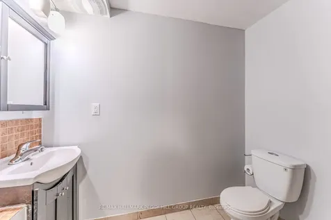 17 Bartor Boulevard Barrie ON L4N 5Y7