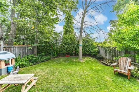 17 Bartor Boulevard Barrie ON L4N 5Y7