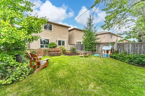 17 Bartor Boulevard Barrie ON L4N 5Y7