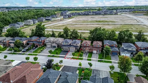 17 Bartor Boulevard Barrie ON L4N 5Y7