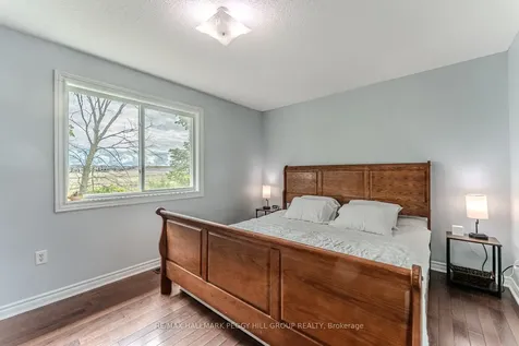 17 Bartor Boulevard Barrie ON L4N 5Y7