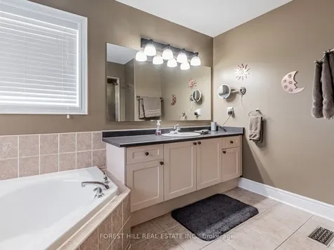 33 Connaught Lane Barrie ON L4M 0A6