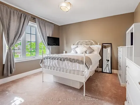 33 Connaught Lane Barrie ON L4M 0A6