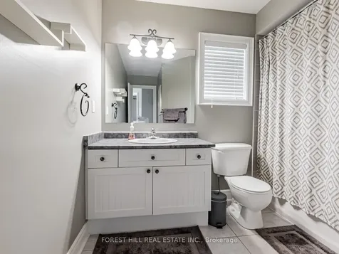 33 Connaught Lane Barrie ON L4M 0A6