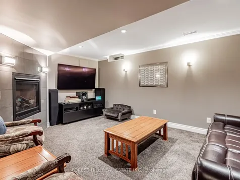 33 Connaught Lane Barrie ON L4M 0A6