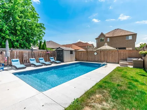 33 Connaught Lane Barrie ON L4M 0A6