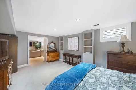 114 Jewel House Lane Barrie ON L4N 0T3