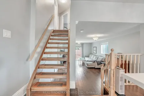 16 Victorway Drive Barrie ON L4N 9K9