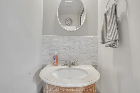 16 Victorway Drive Barrie ON L4N 9K9